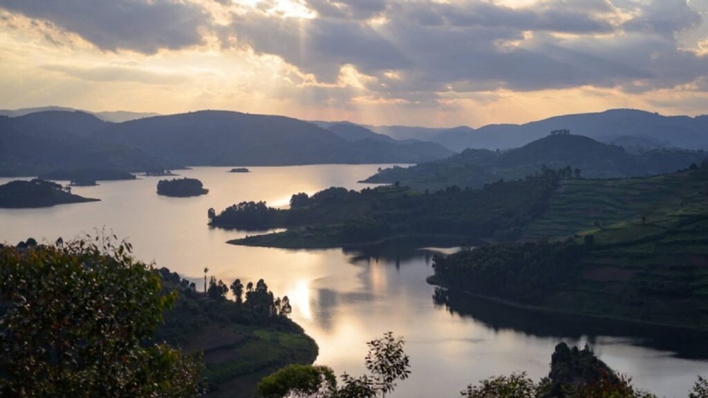 lake bunyonyi safari